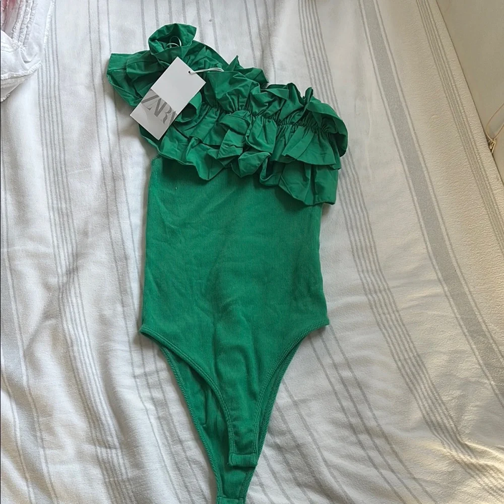 Zara green bodysuit with ruffles - Picture 2 of 3